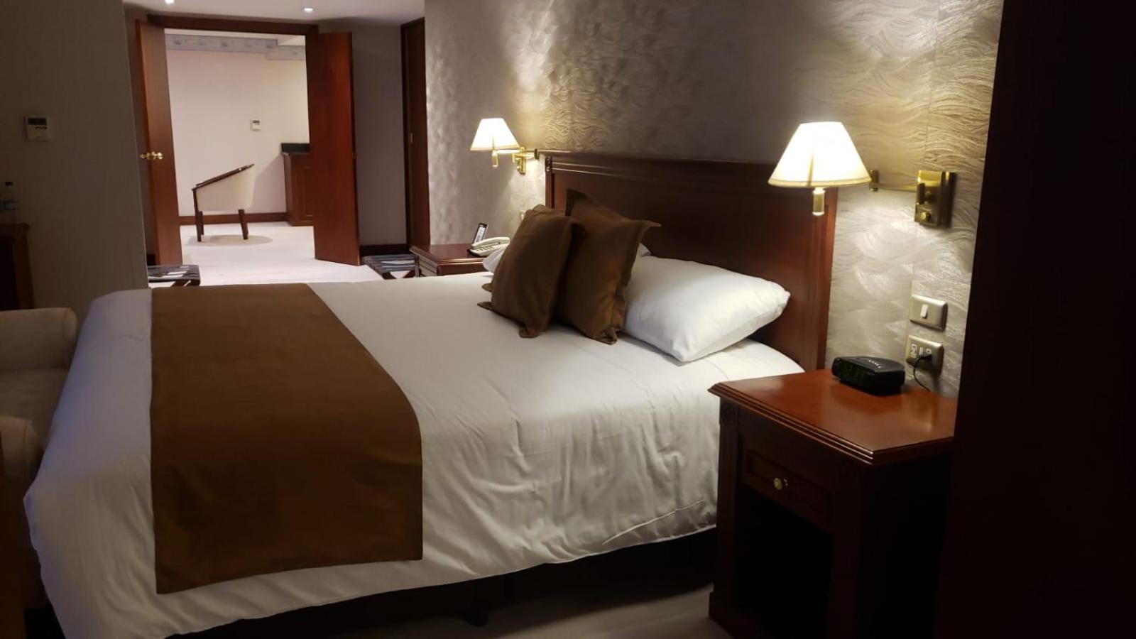 Hotel Emperador Амбато Экстерьер фото