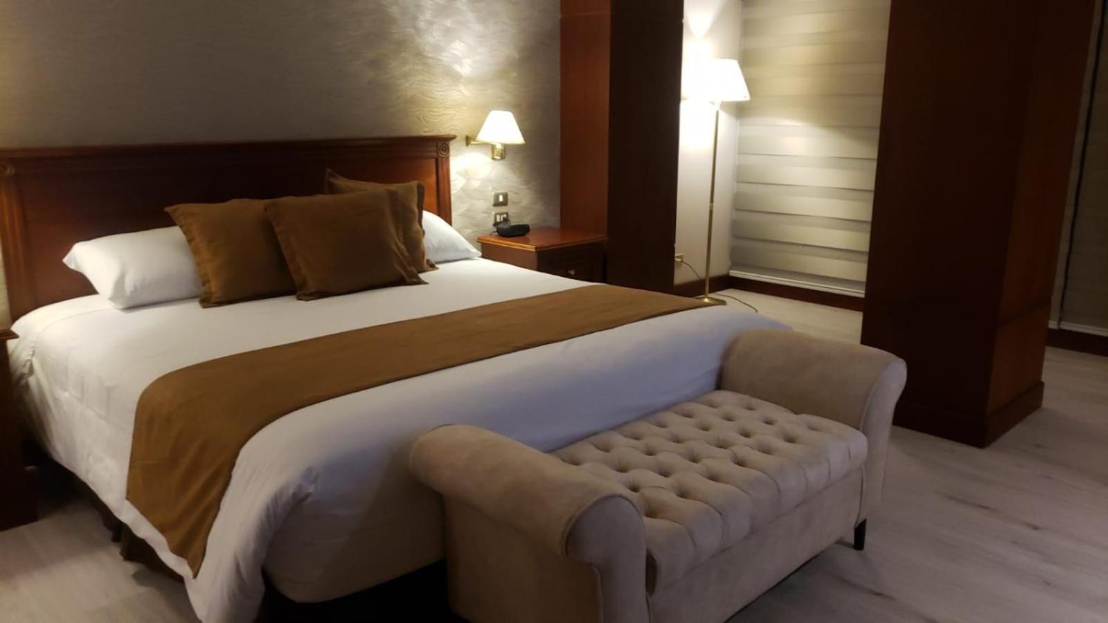 Hotel Emperador Амбато Экстерьер фото