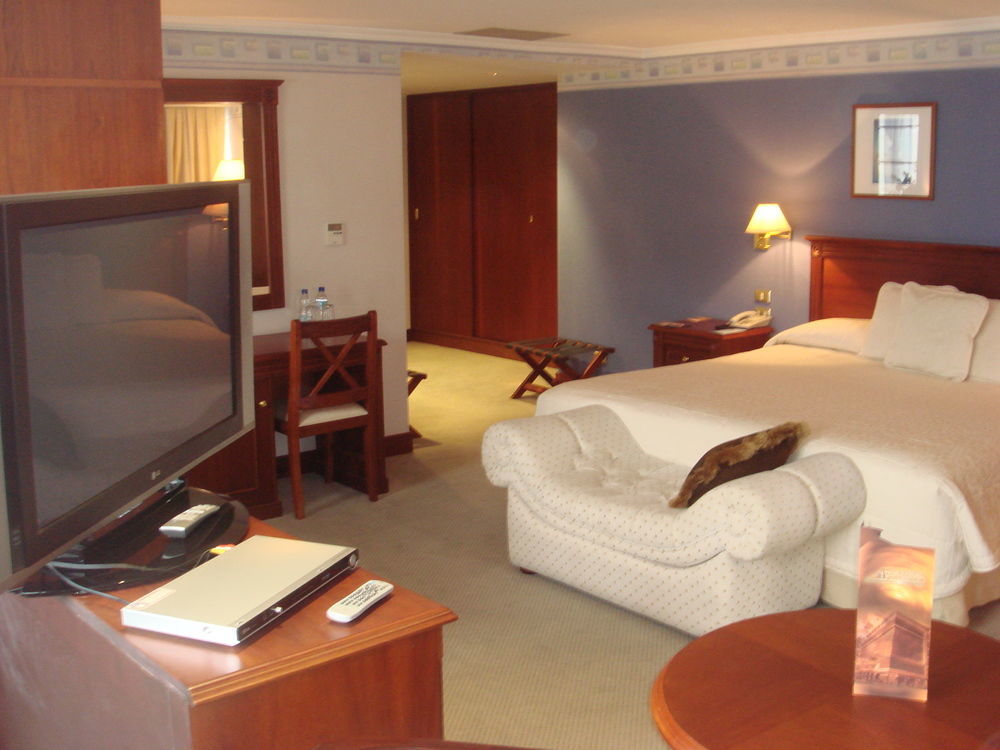 Hotel Emperador Амбато Экстерьер фото