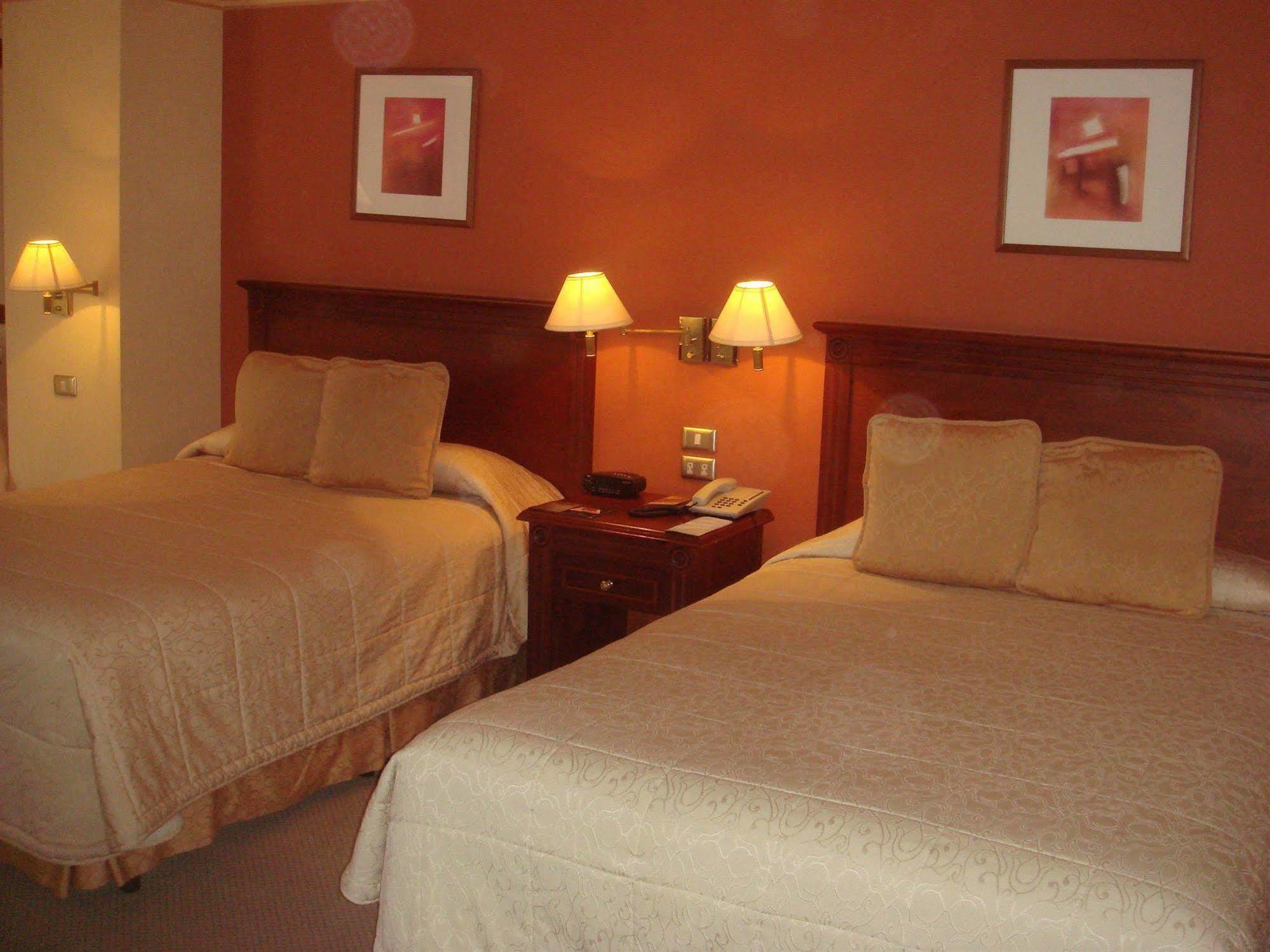 Hotel Emperador Амбато Экстерьер фото