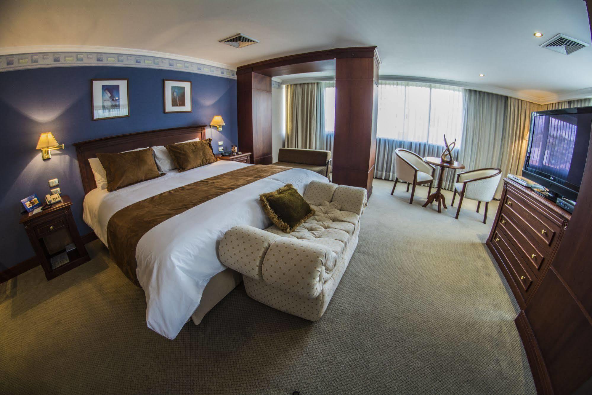 Hotel Emperador Амбато Экстерьер фото