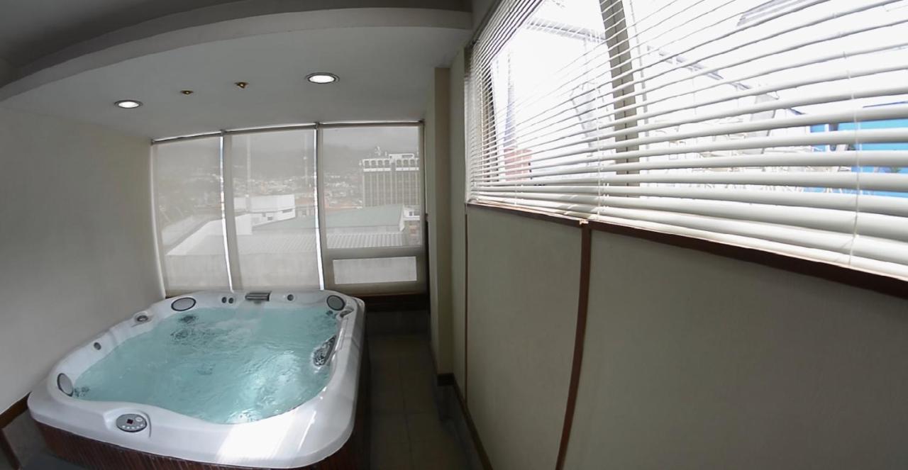 Hotel Emperador Амбато Экстерьер фото