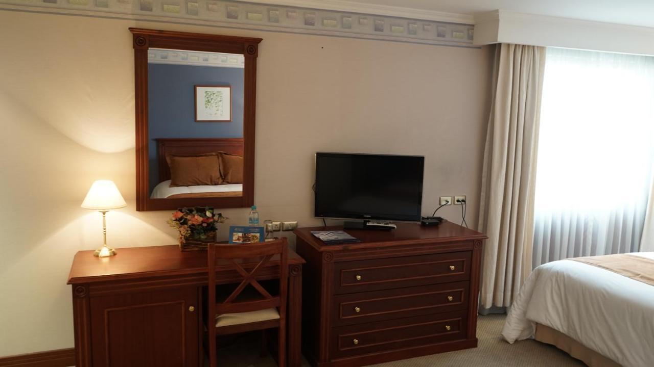 Hotel Emperador Амбато Экстерьер фото